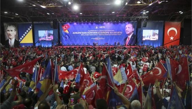 «Αλάχ Ακμπαρ» και «Σουλτάνος Ερντογάν» φώναζαν στο Σαράγεβο